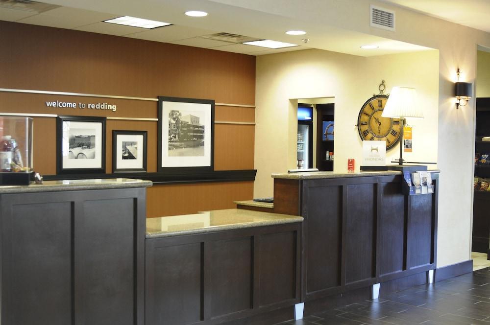 Hampton Inn & Suites Redding Bagian luar foto