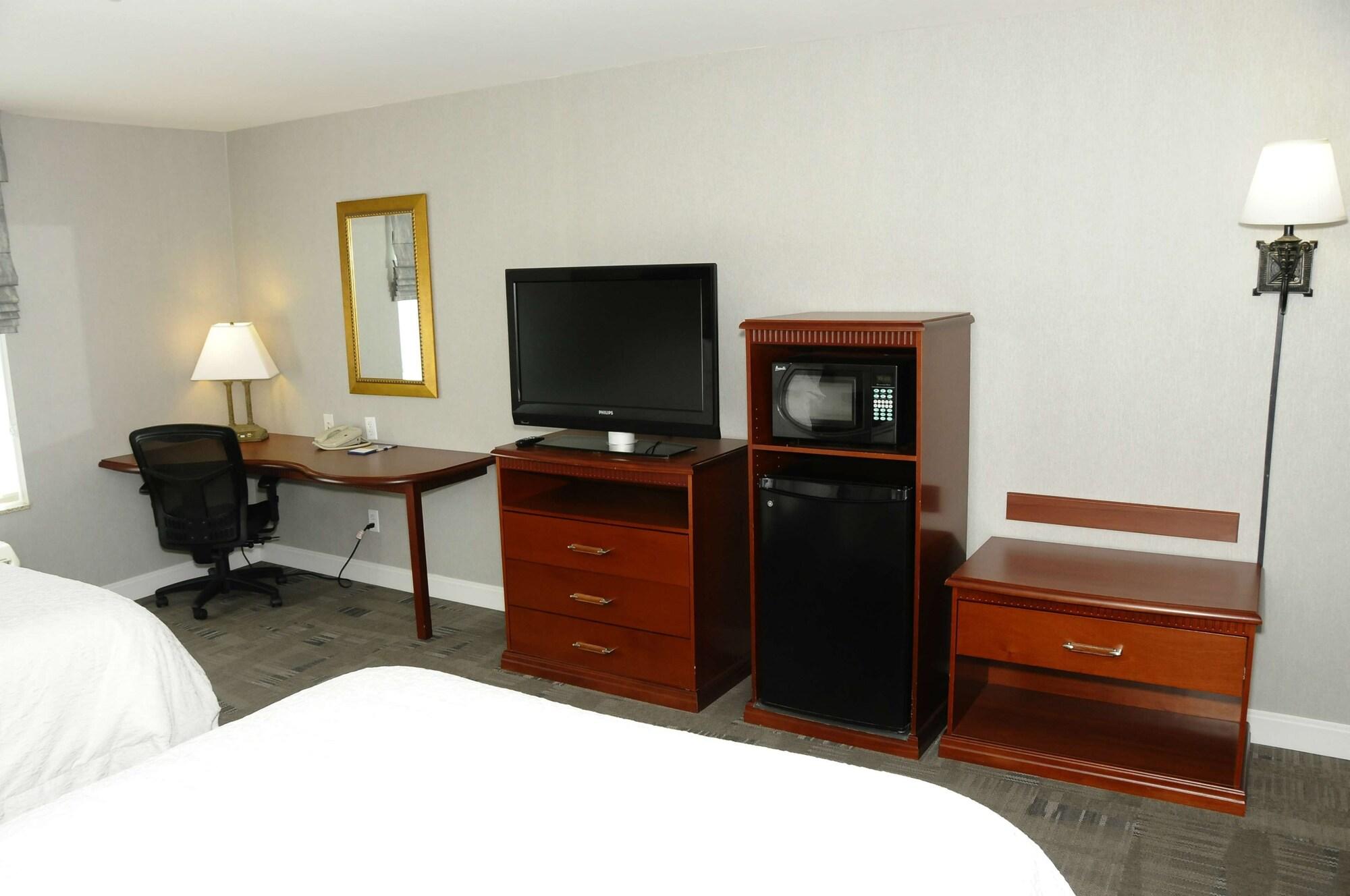 Hampton Inn & Suites Redding Bagian luar foto