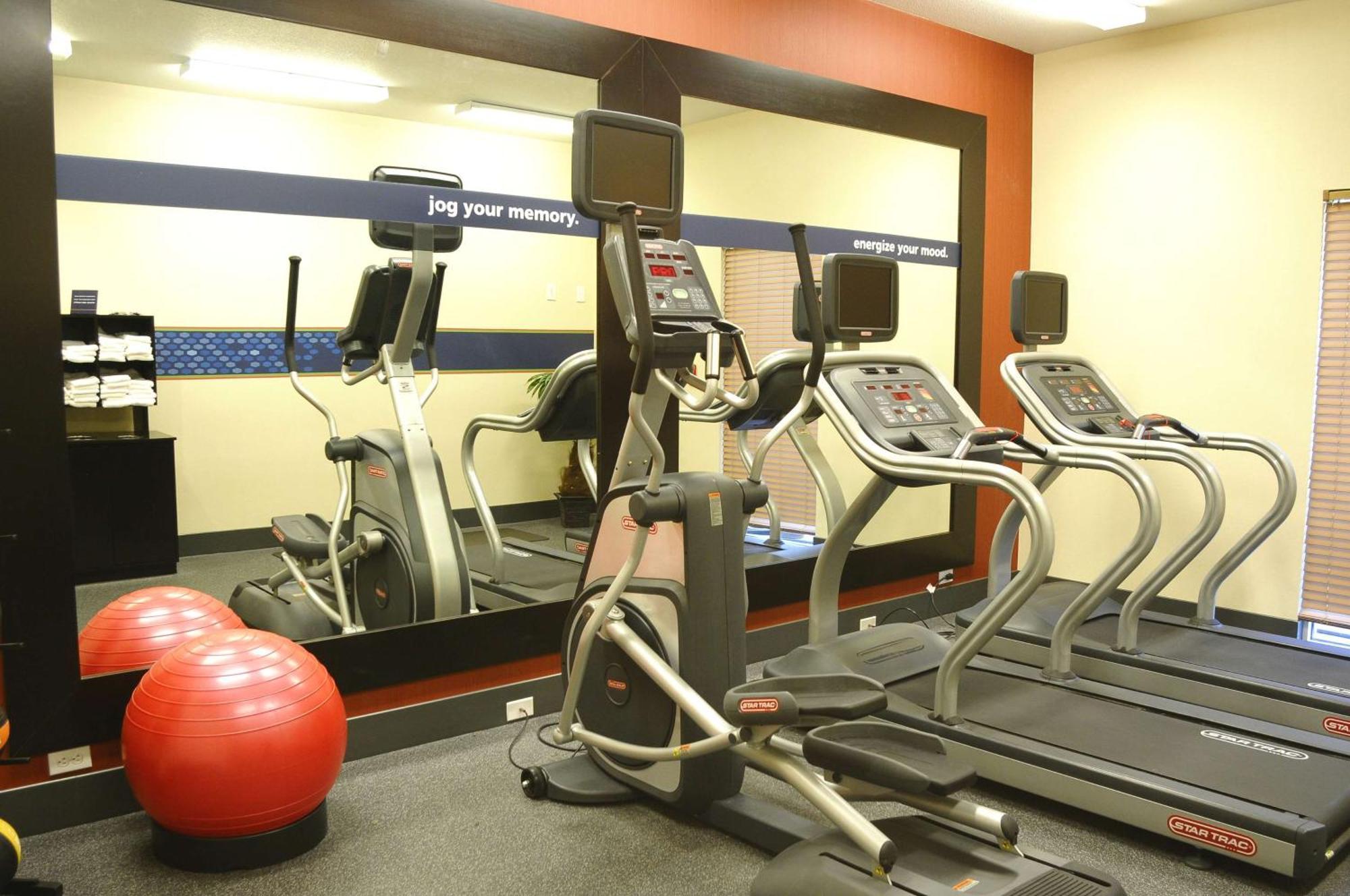 Hampton Inn & Suites Redding Bagian luar foto