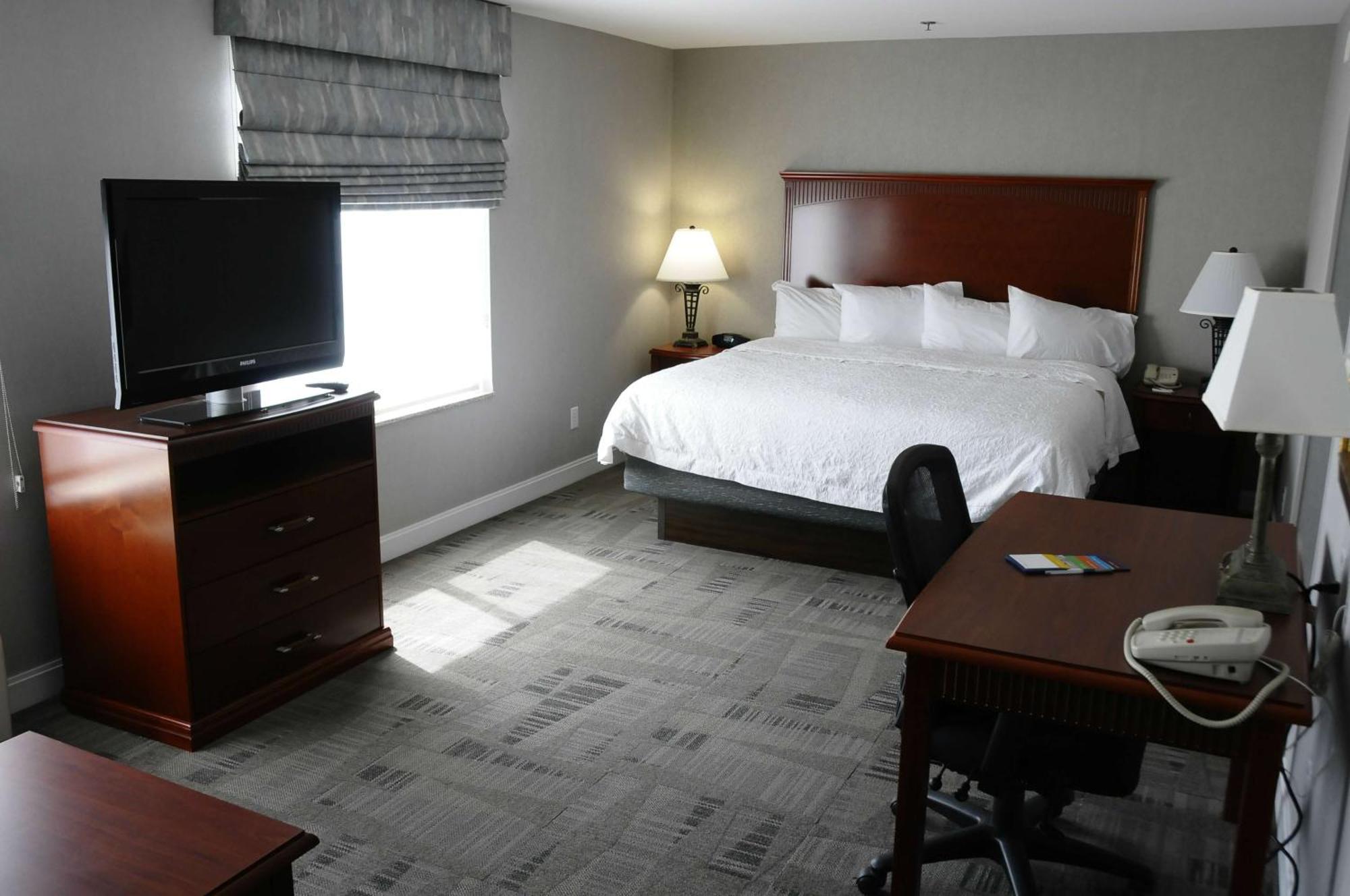 Hampton Inn & Suites Redding Bagian luar foto
