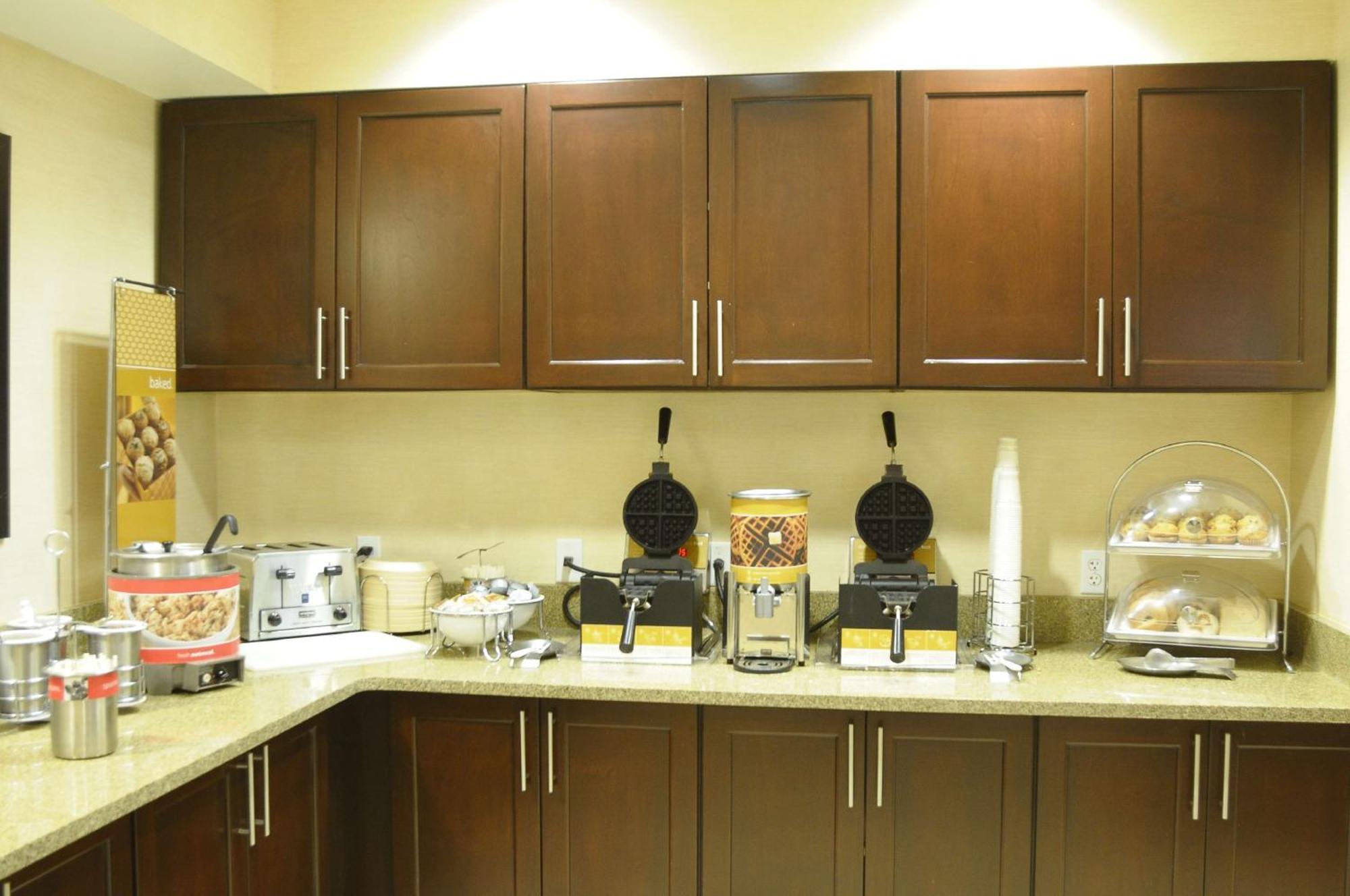 Hampton Inn & Suites Redding Bagian luar foto