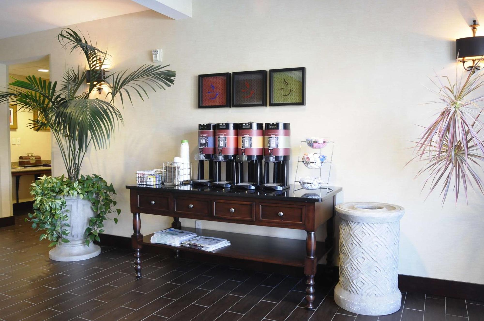 Hampton Inn & Suites Redding Bagian luar foto