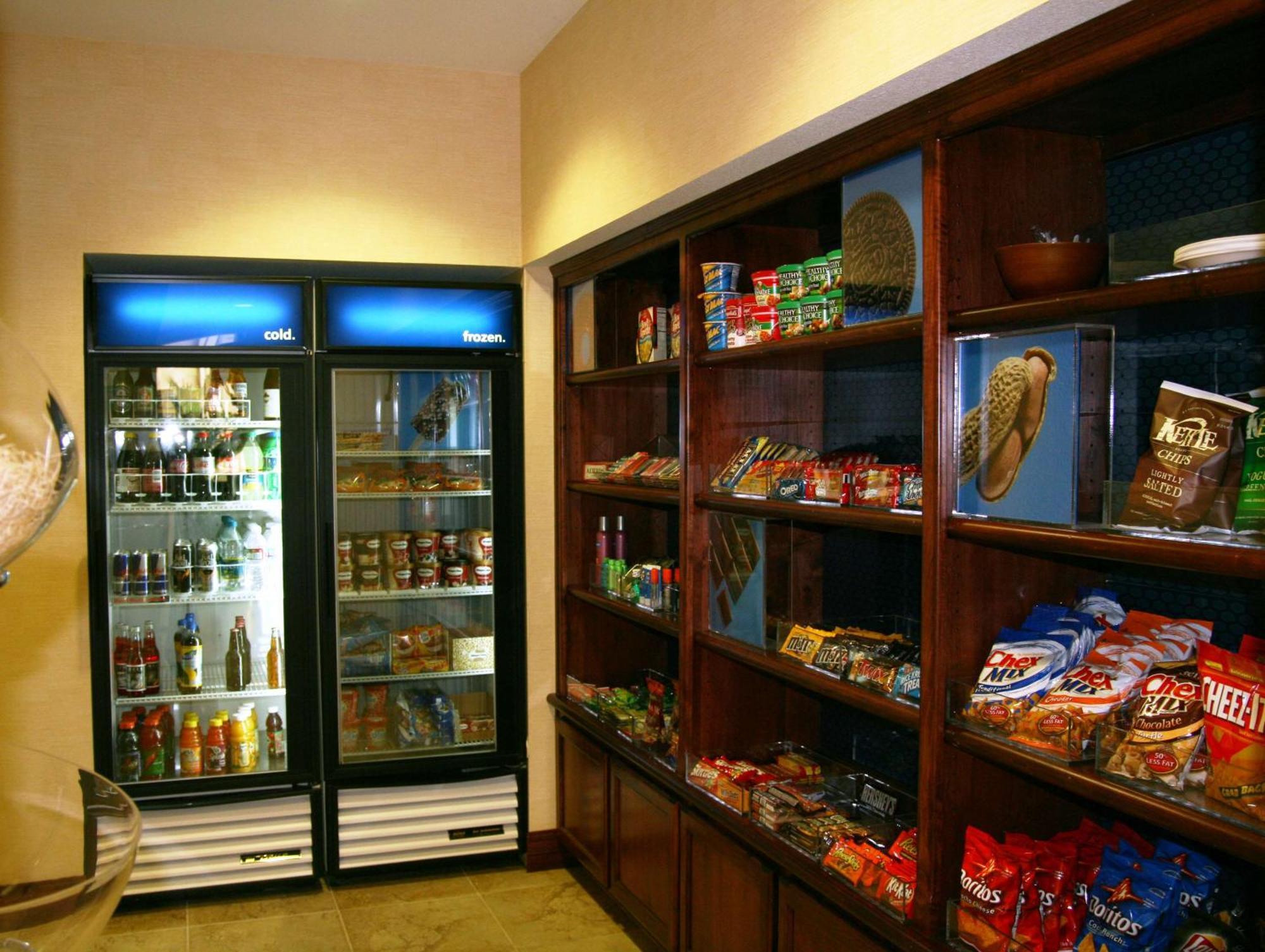 Hampton Inn & Suites Redding Bagian luar foto