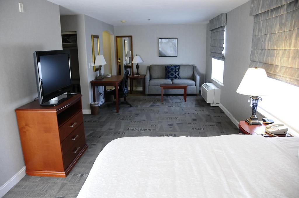 Hampton Inn & Suites Redding Bagian luar foto