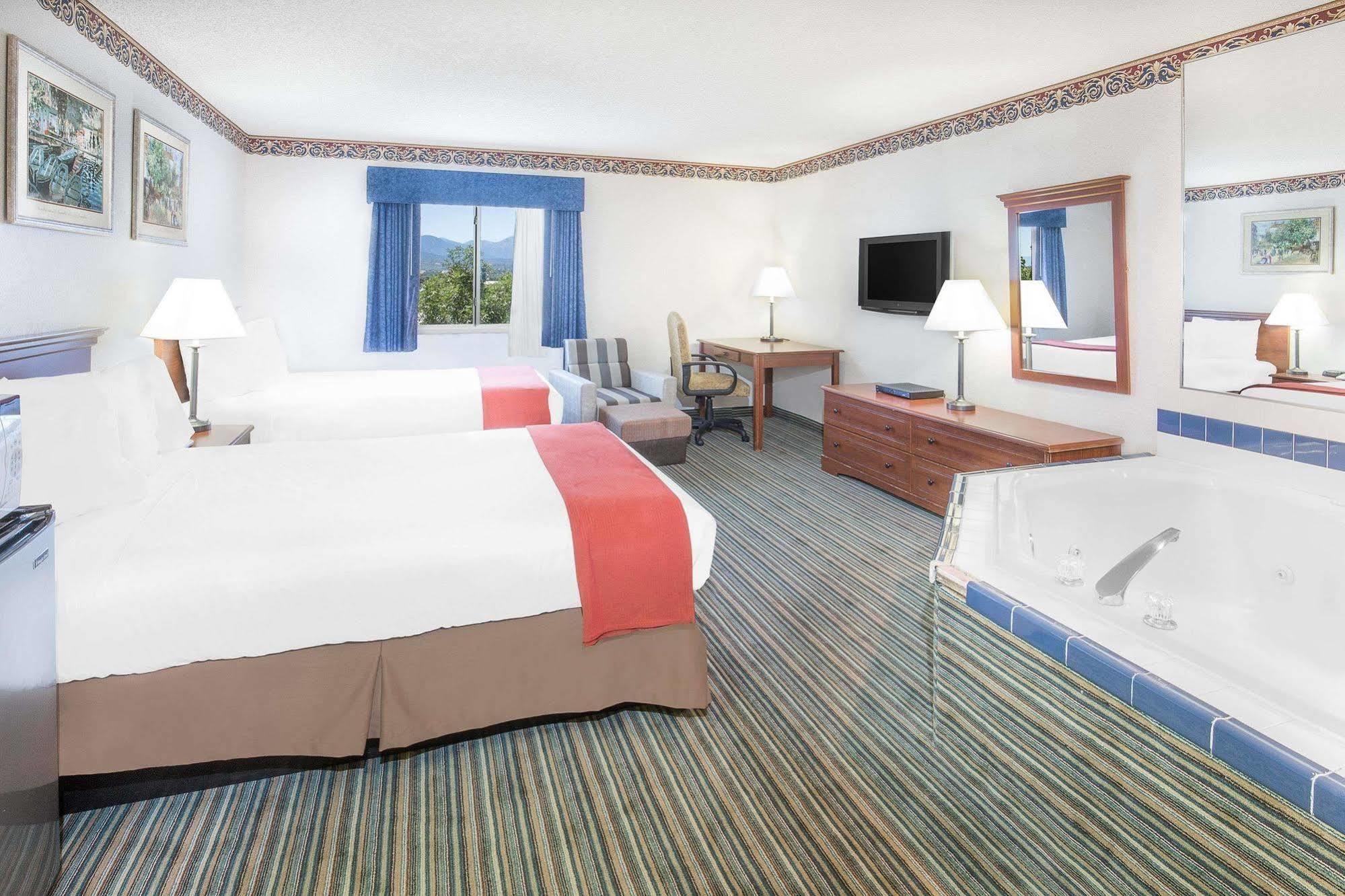 Hampton Inn & Suites Redding Bagian luar foto