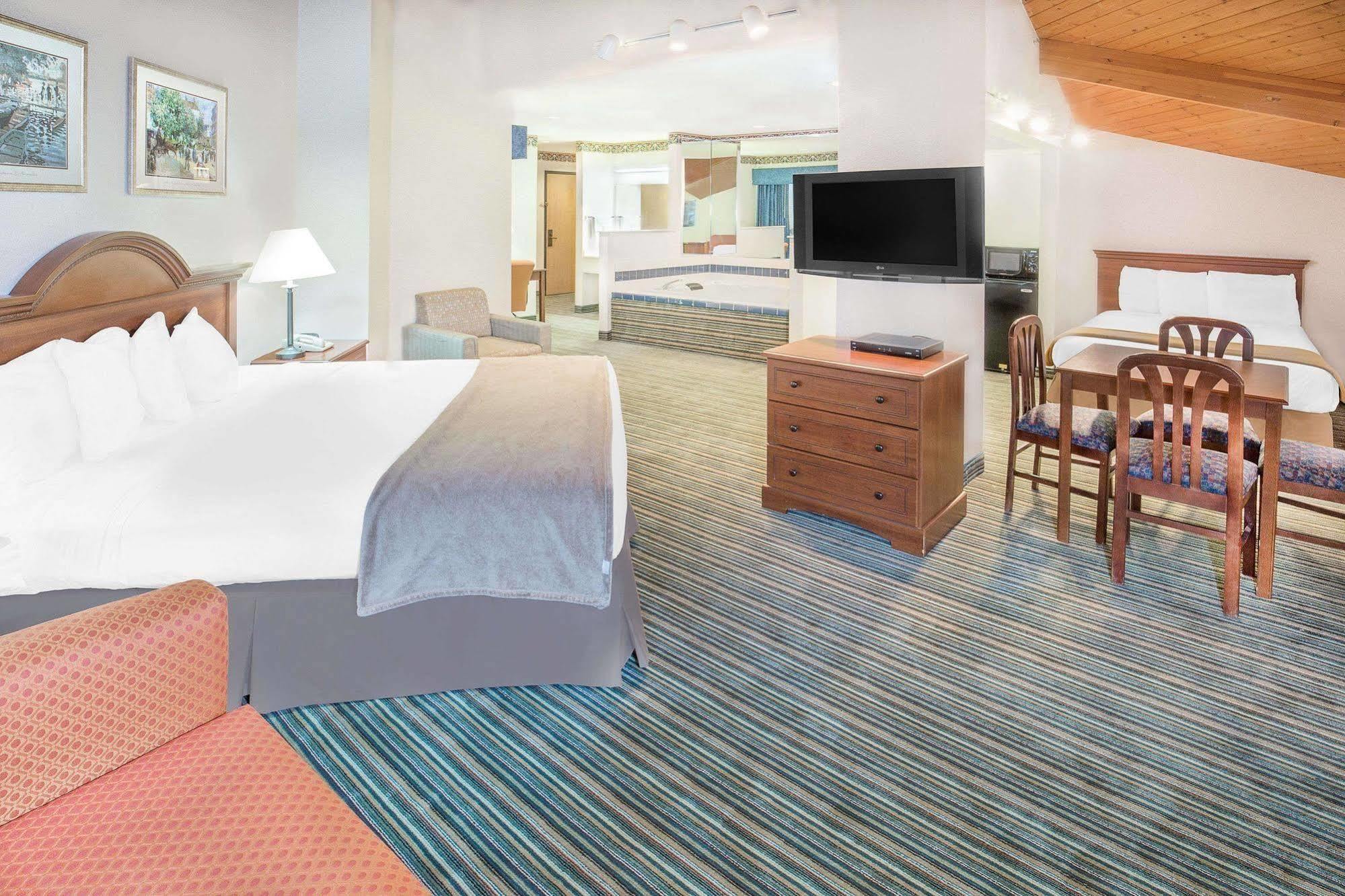 Hampton Inn & Suites Redding Bagian luar foto