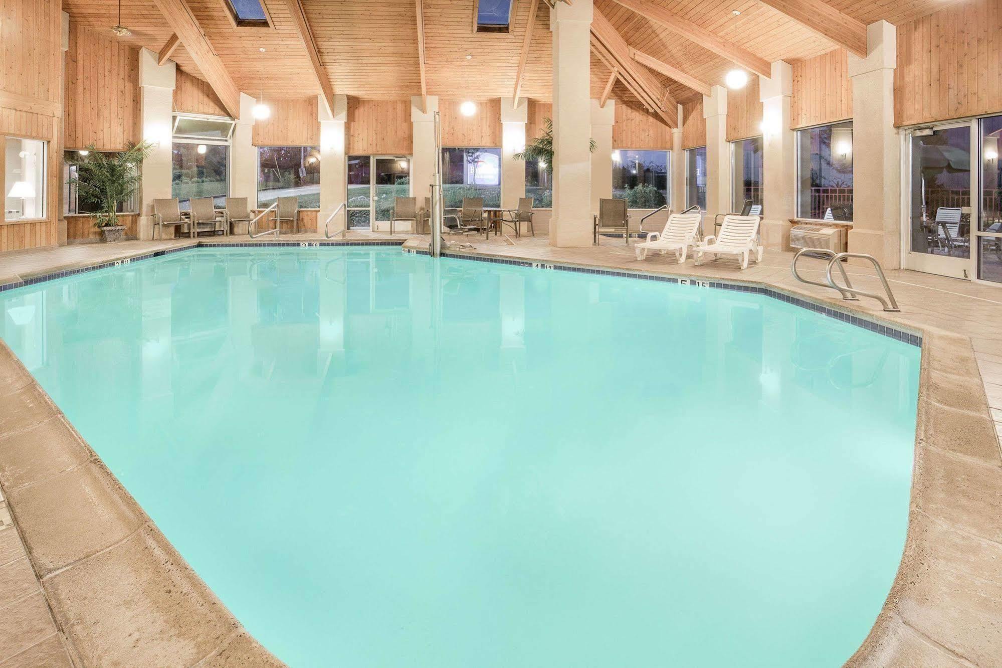 Hampton Inn & Suites Redding Bagian luar foto